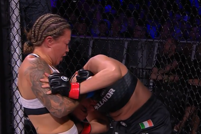 Bellator Dublin video: With Conor McGregor cageside, Arlene Blencowe drops and submits Sinead Kavanagh