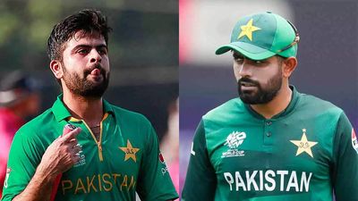 'Sirf aapke sentiments hurt huye...?': Ahmad Shahzad slams Babar Azam - Watch