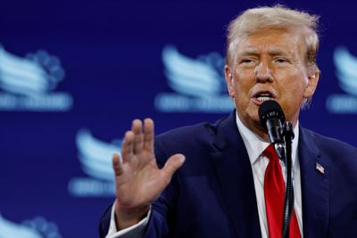 Trump implores evangelical Christians to vote in November