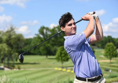 Losing a leg following a sledding accident hasn’t stopped this courageous Ohio high school golf star
