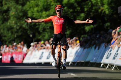 'I can't wait to wear the bands' - Ethan Hayter beats Lewis Askey at British national road race