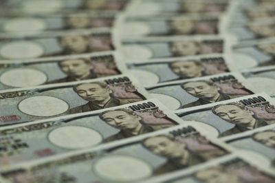 Most Markets Track Weak US Lead, Eyes On Yen