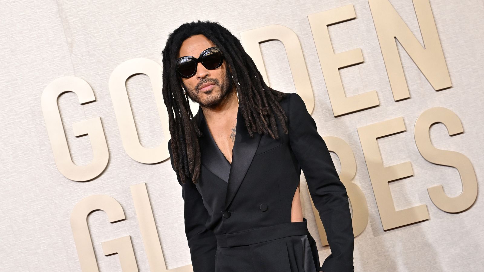 Lenny Kravitz uses this age-old feature as a focal…