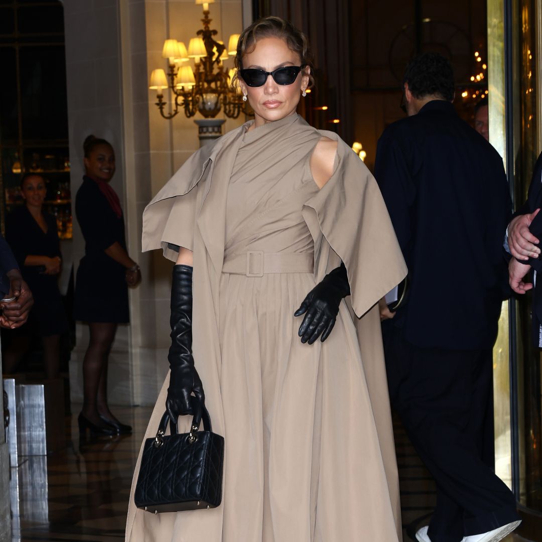 Jennifer Lopez Makes an Unexpected Stop at Dior's…