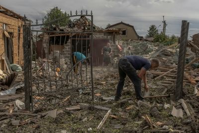 Russian Strike In East Ukraine Kills Five, Wounds Dozens