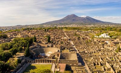 British man dies of suspected heart attack on Mount Vesuvius in heatwave