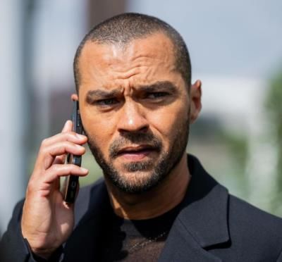 Jesse Williams' Casual Confidence: A Snapshot Of Modern Connectivity