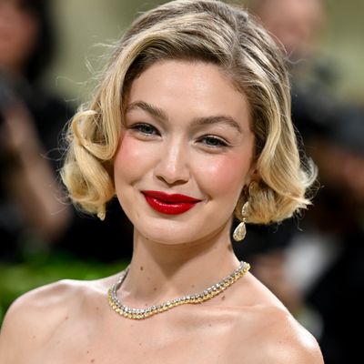 Gigi Hadid Gifts Taylor Swift a Custom Ring Featuring the Sweetest Nod to Travis Kelce—and Her Cat