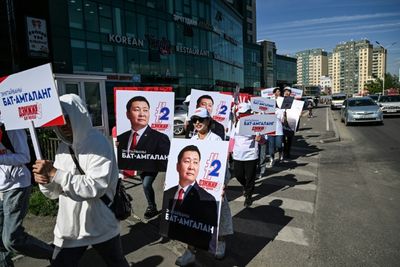 Mongolians To Vote In Poll Dominated By Corruption Worries
