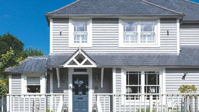 How to remove exterior paint from a house– to give your home a fresh new look