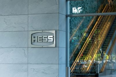 Is Hess Corporation Stock Underperforming the Dow