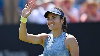 Emma Raducanu eases past Sloane Stephens on Eastbourne grass