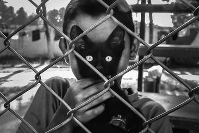 This Account Shares Amusing Street Photos, And Here Are The 29 Best Cat-Themed Ones