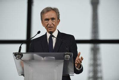 LVMH’s Bernard Arnault got a letter from 93-year-old Warren Buffett saying he was making a mistake by upping his retirement age to only 80