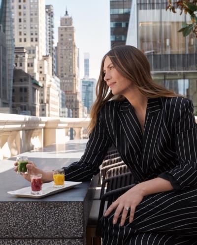 Maria Sharapova: Effortlessly Chic In Monochrome Long Coat