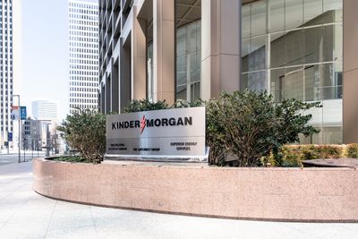 Is Kinder Morgan Stock Outperforming the S&P 500?
