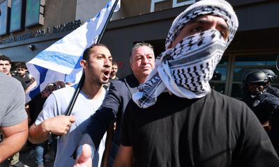Efforts to sell ‘Anglo neighborhoods in Israel’ at LA synagogue erupt in protests