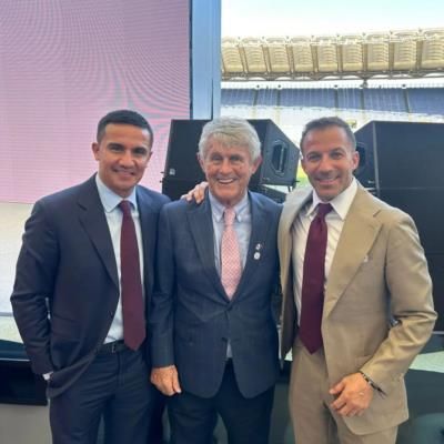 Tim Cahill And Friends: A Fun Moment Captured