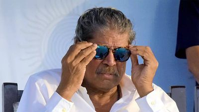 'Woh Virat Kohli ki tarah uchhal kood nahi karta' - Kapil Dev praises...