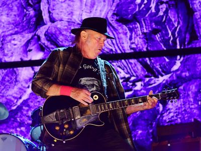 Neil Young cancels remainder of Crazy Horse tour for ‘big unplanned break’