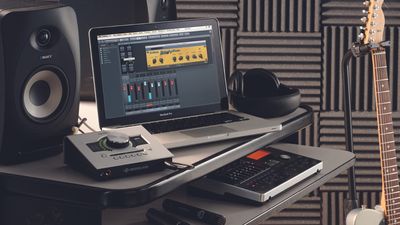 How to use an amp simulator with an audio interface