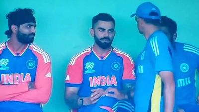 Watch: Rahul Dravid consoles heartbroken Virat Kohli after another cheap dismissal