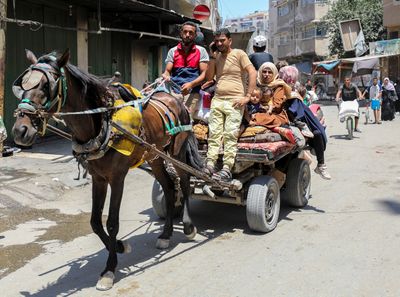 Palestinians flee as Israeli forces renew Gaza City assault