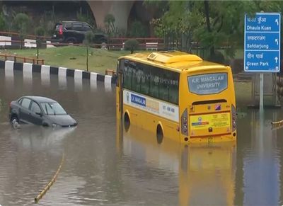 Heavy rains cause severe waterlogging and traffic jams in Delhi NCR