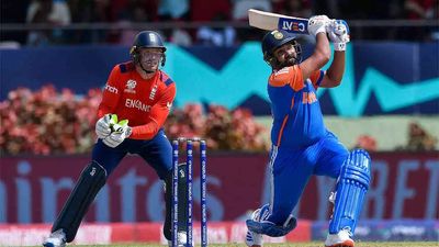 'Uppar dega toh deta hoon na...': Rohit Sharma keeps his promise and hits Liam Livingstone for a six - Watch