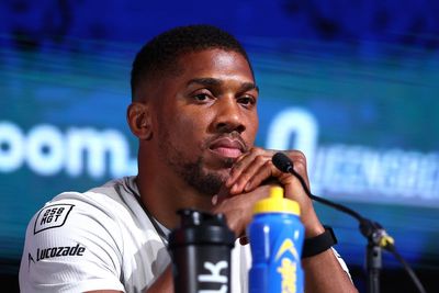 Anthony Joshua threatens to ‘put chair’ across Daniel Dubois’ face in tense interview