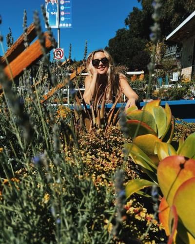 Kate Hudson: Radiant Beauty Among Vibrant Flowers