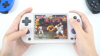 Anbernic's RG40XX H Handheld Can Play PSP, Nintendo DS, and Dreamcast Games