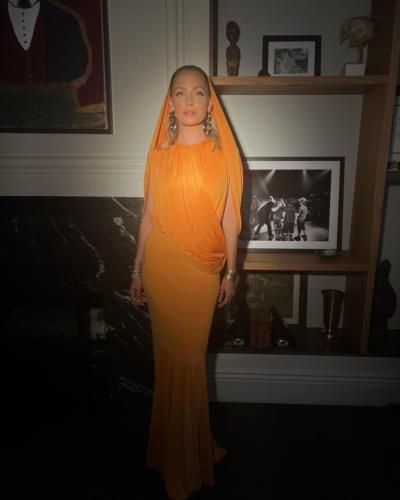 Nicole Richie: Elegance And Boldness In Vibrant Orange