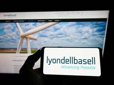Is LyondellBasell Industries Stock Underperforming the S&P 500?