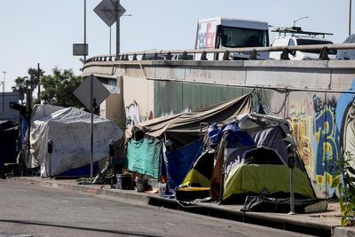 More than 75,000 people unhoused in Los Angeles county, but officials see progress