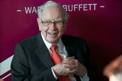 Warren Buffett donates again to the Gates Foundation but will cut the charity off after his death