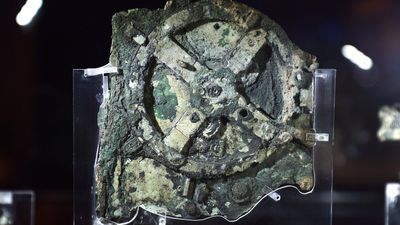 Antikythera mechanism, world's oldest computer, followed Greek lunar calendar