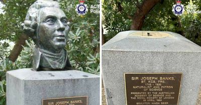 Police seek witnesses to Botanic Gardens sculpture theft