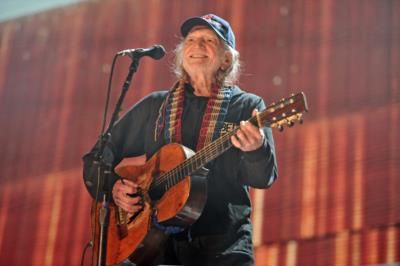 Willie Nelson To Return To Tour After Brief Illness