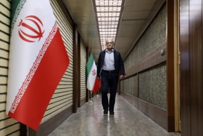 Reformist Candidate Leads In Iran's Presidential Election First Round