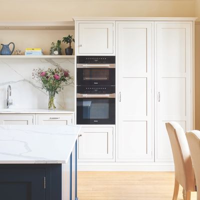 What kitchen colours go with black appliances? Experts agree you can't go wrong with these 4 stylish shades