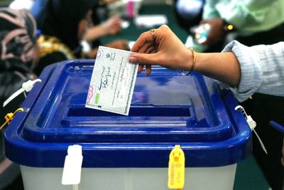 Reformist, Ultraconservative Qualify For Iran Runoff Election
