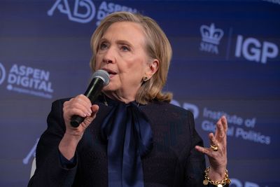 Clinton and top Dems rally around Biden