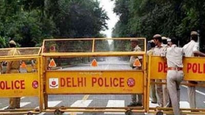 Delhi: Kidnapper steals car with two children inside; Abandons after police chase