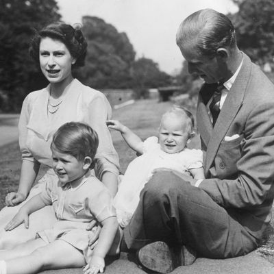 Private Letter From Late Queen Elizabeth to Her Former Midwife Up for Auction, Detailing Her Life as a Mom to Charles and Anne