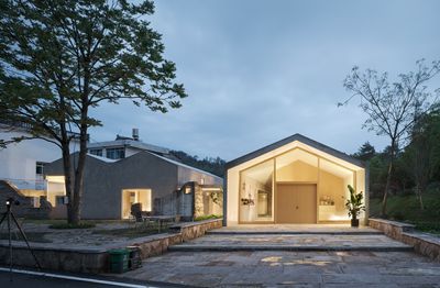 A Chinese community hall brings contemporary minimalism to its historical site