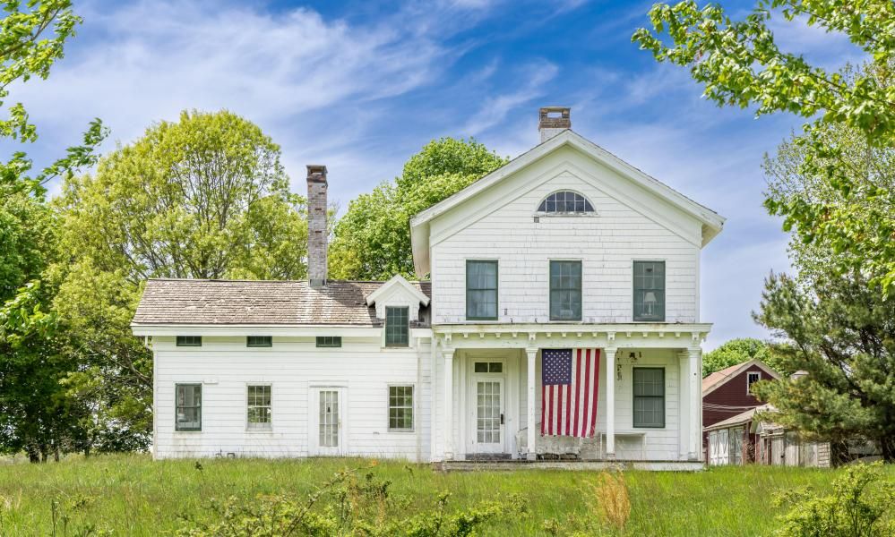 Long Island Compromise by Taffy BrodesserAkner review…