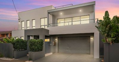 Buyer inspects beachside suburb house on Friday, buys for $4.35m on Saturday
