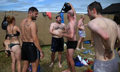 When to shower, who to hug, how to get served … 24 things we learned about the world at Glastonbury 2024