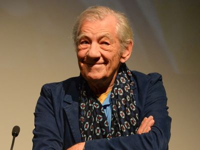 Sir Ian McKellen withdraws from Player Kings tour ‘on medical advice’ after fall from stage